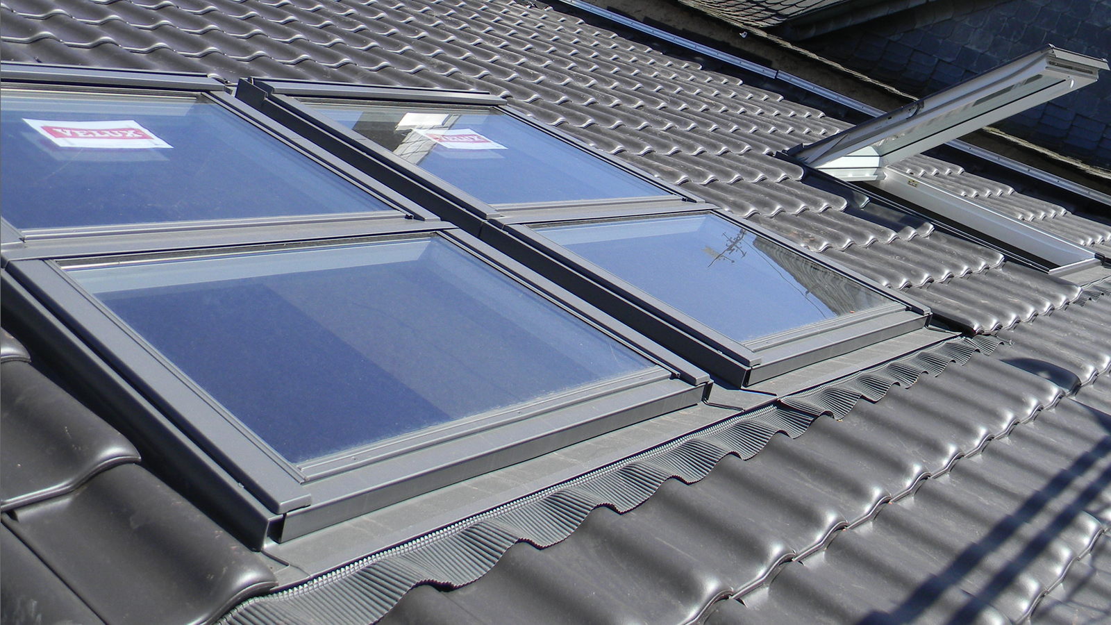 Dachfenster von Velux in Dachfarbe