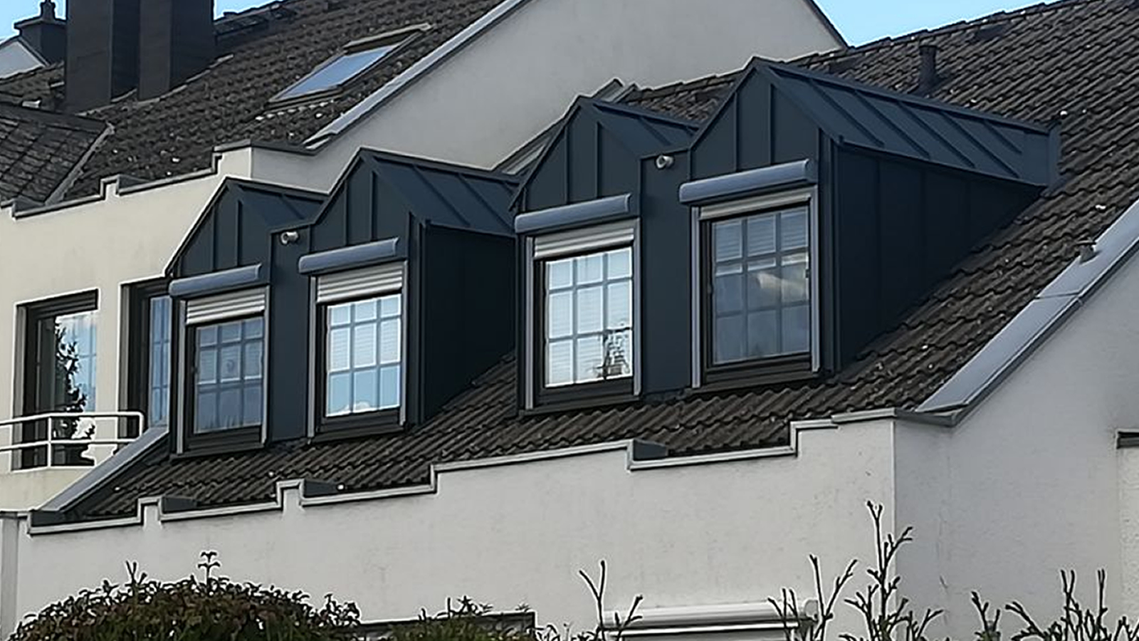 Dachgauben mit Falzblech in anthrazit