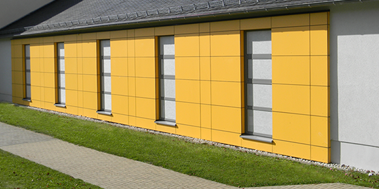 Fassade mit Faserplatten