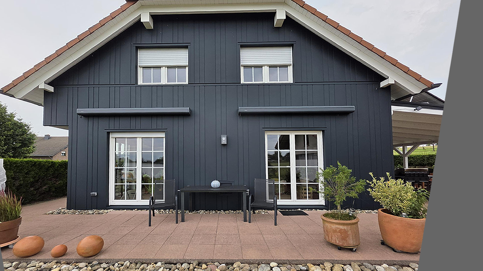 Fassadenverkleidung mit Metallprofilen